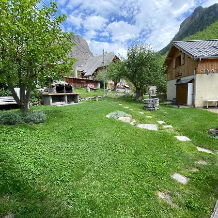 L Alpin Bel Appartement Avec Terrasse Dans Vieille Ferme De Montagne Renovee Les Orres Exterior photo