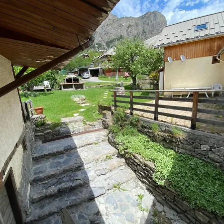 L Alpin Bel Appartement Avec Terrasse Dans Vieille Ferme De Montagne Renovee Les Orres Exterior photo